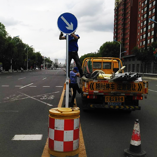 2018年牡丹江交警队市区标志牌施工