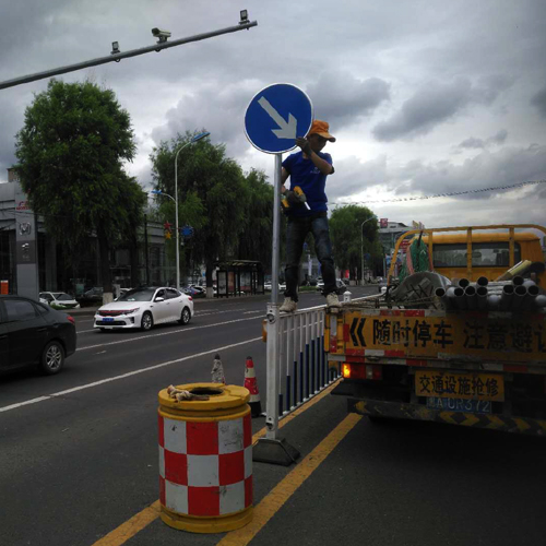 2018年牡丹江交警队市区标志牌施工